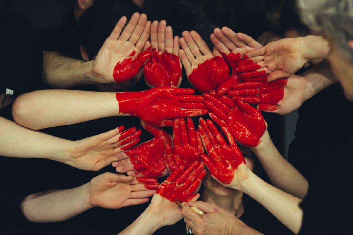 How to Create an Influencer Program That Delivers Influencer Marketing ROI